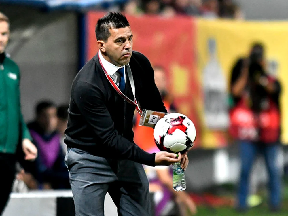 
    Cosmin Contra  