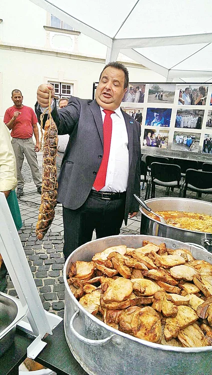 Dorin Cioabă s-a mândrit cu preparatul tradiţional “Sah  hai mas”