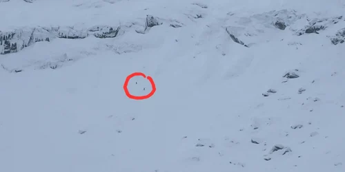 avalansa de mari dimensiuni provocata de doi schiori la balea lac zapada a ajuns dincolo de zona chioscurilor 1035407 jpeg