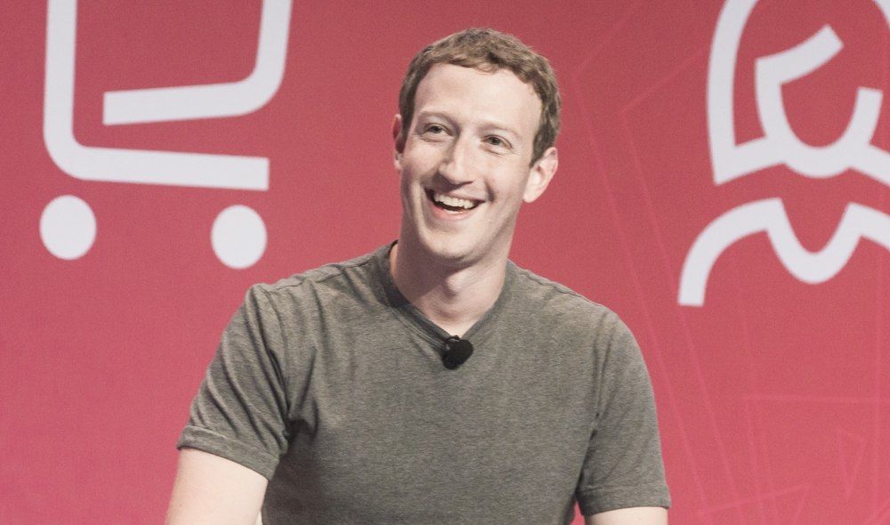 Mark Zuckerberg, în vizită la un McDonald's japonez. A dat o „stea Michelin“ hamburgerului pe care l-a mâncat