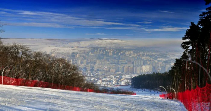 Pârtia Cozla de la Piatra Neamţ nu este încă pregătită pentru schiori FOTO facebook