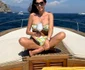 Cântăreața și-a afișat silueta de zile mari în vacanță din Capri și a demonstrat încă o dată cât de bine poate să arate la 54 de ani