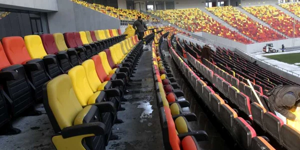 Gazonul de pe Arena Naţională, pregătit pentru meciul de mâine