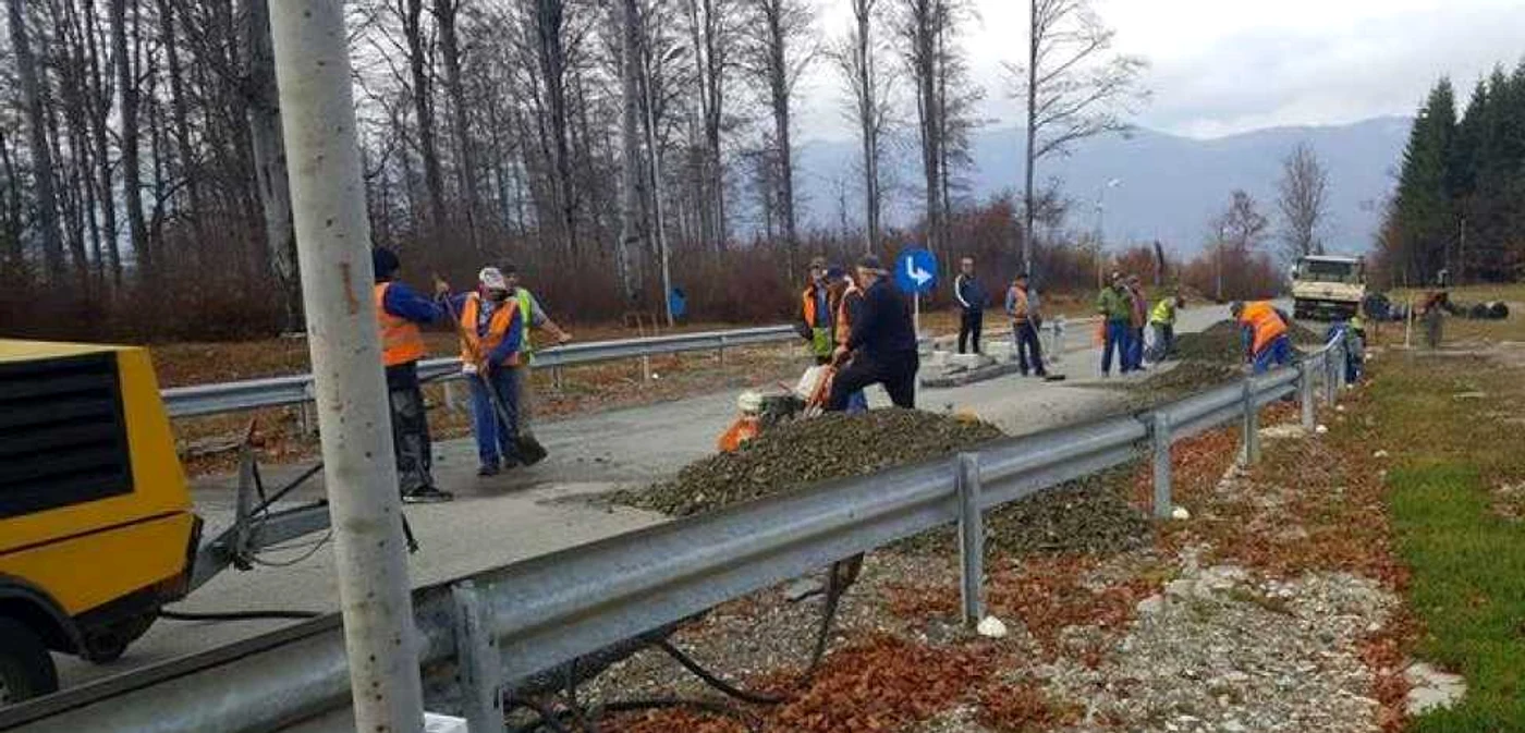 Drumul spre Straja. FOTO: Lucian Resmeriţă. Facebook.