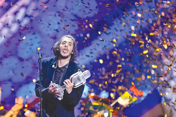 Salvador Sobral a cântat sâmbătă, la Kiev, cu medicii lângă scenă