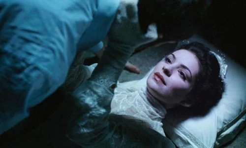 „Domnişoara Christina“, frumuseţe şi horror în aceeaşi ecuaţie jpeg