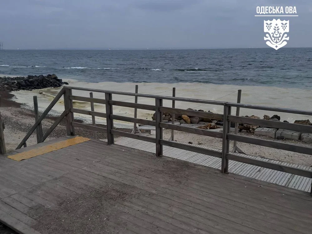 Rusia a provocat un dezastru ecologic în Marea Neagră după ce a lovit rezervoare de ulei din portul Odesa. Numeroase viețuitoare, ucise de poluare