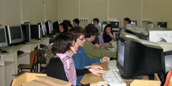 Calculatoarele vor fi folosite în terapia copiilor autişti  Foto: Arhivă