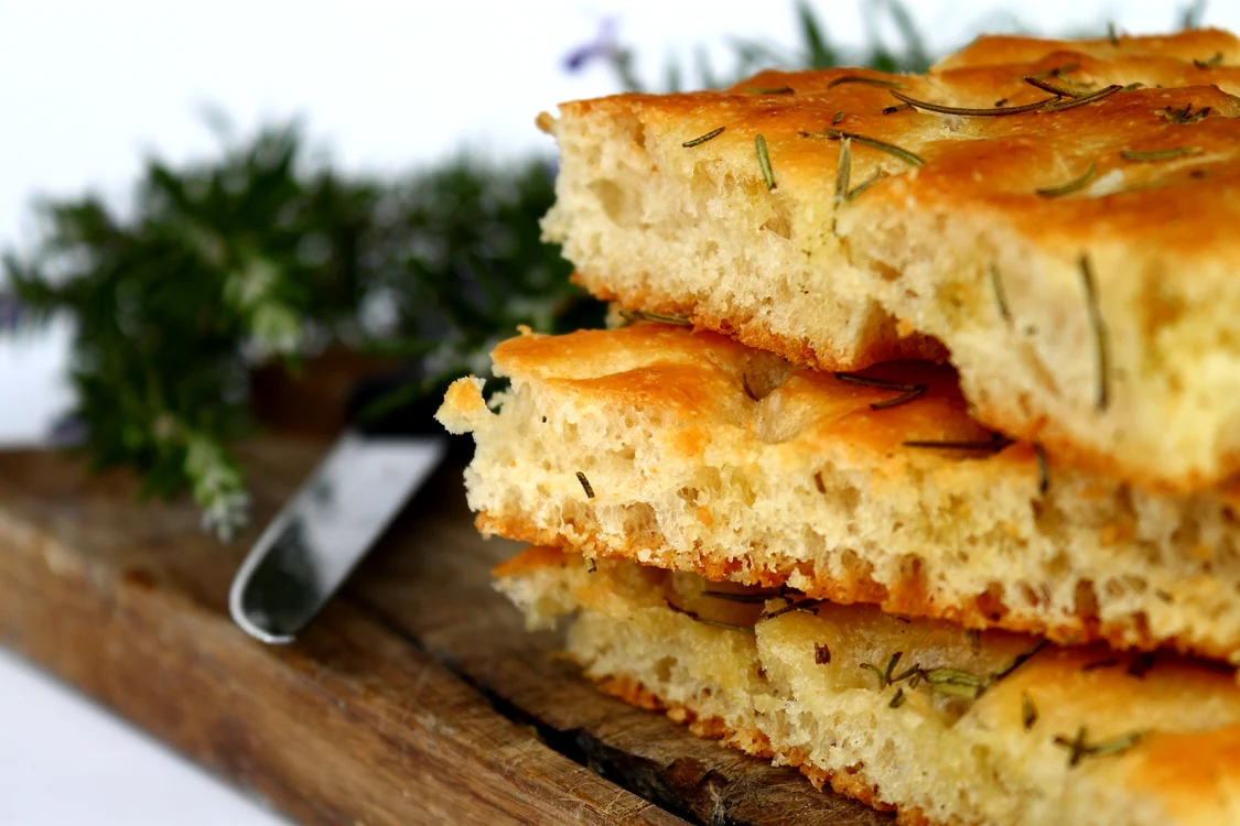 1 focaccia cu rozmarin jpg jpeg