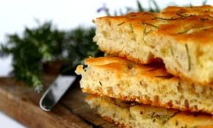 1 focaccia cu rozmarin jpg jpeg