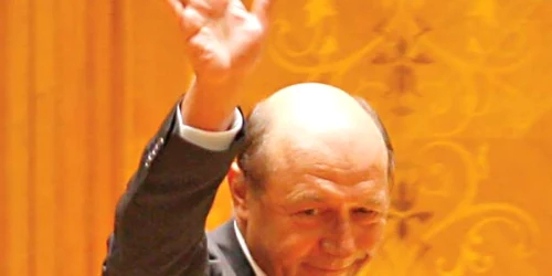 Traian Băsescu a plecat de la Parlament fără funcţia de şef al statului