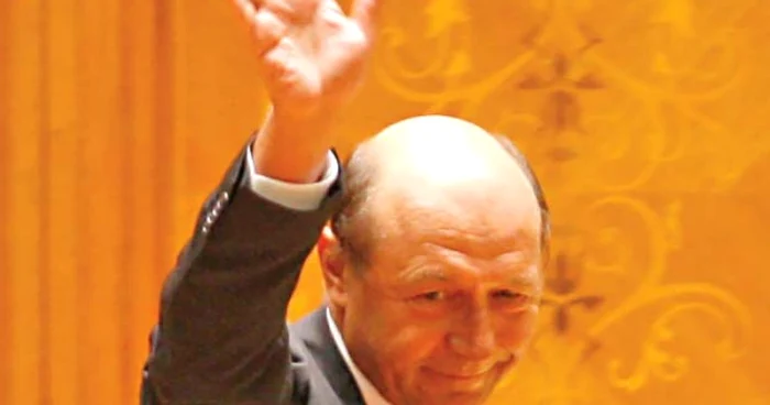 Traian Băsescu a plecat de la Parlament fără funcţia de şef al statului