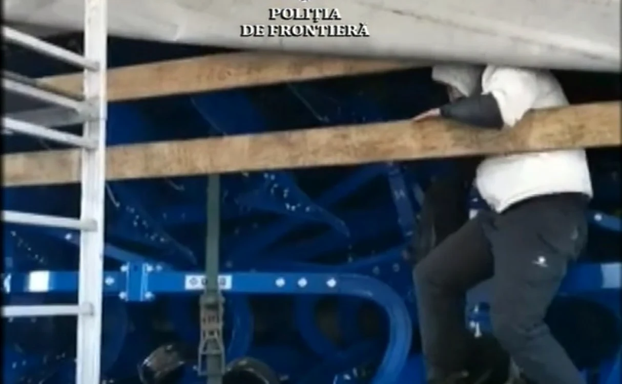 Sirianul se ascunsese în semirecorca unui tir FOTO arhivă Adevărul