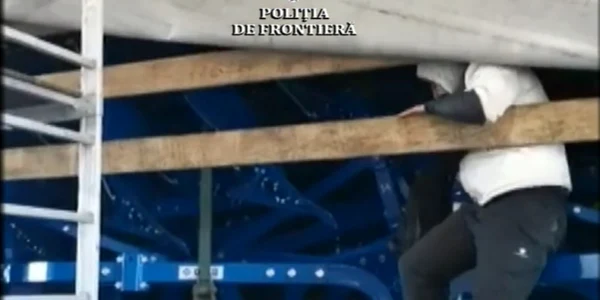 algerian ascuns int-un camion la vama negru voda captura video