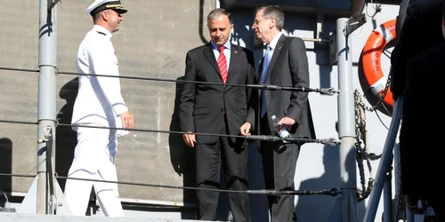 Oficialii s-au urcat la bordul navei Monterey