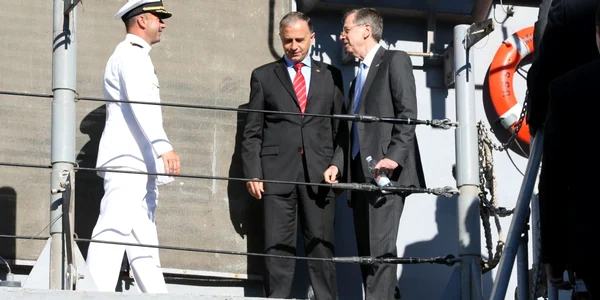 Oficialii s-au urcat la bordul navei Monterey