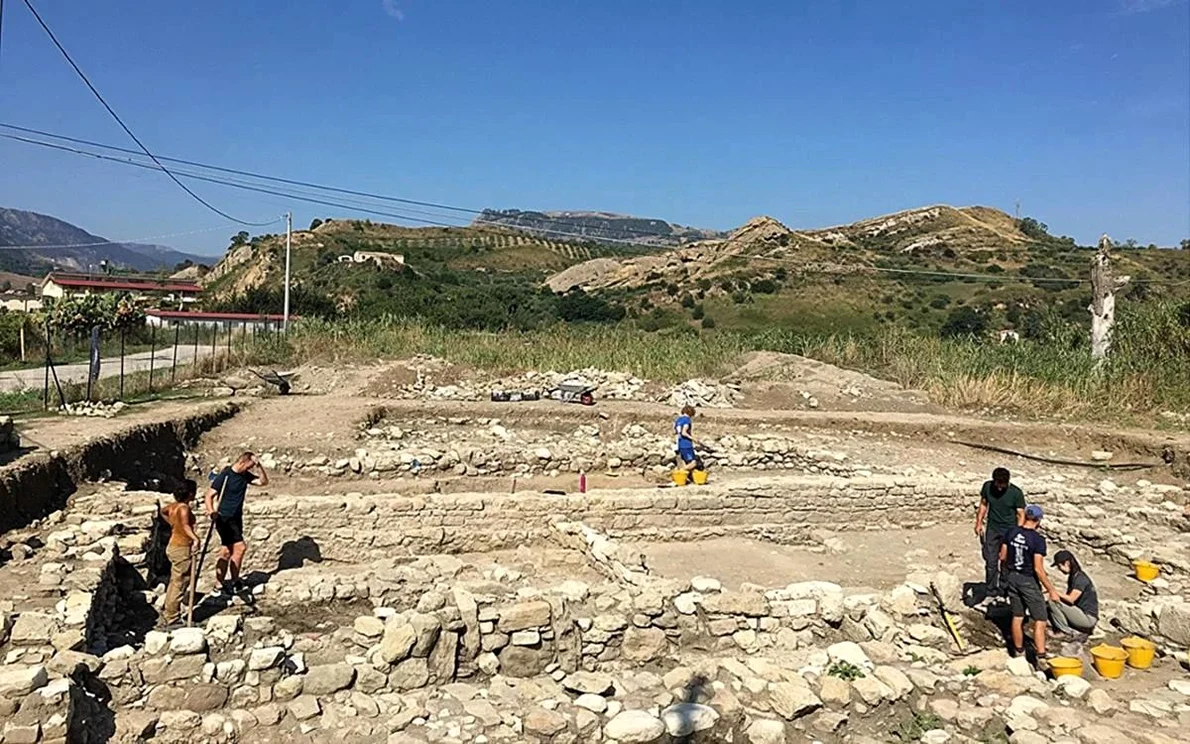 Morminte romane, bizantine, islamice și normande, cercetate la Casale San Pietro, în Sicilia (© Universitatea din York)
