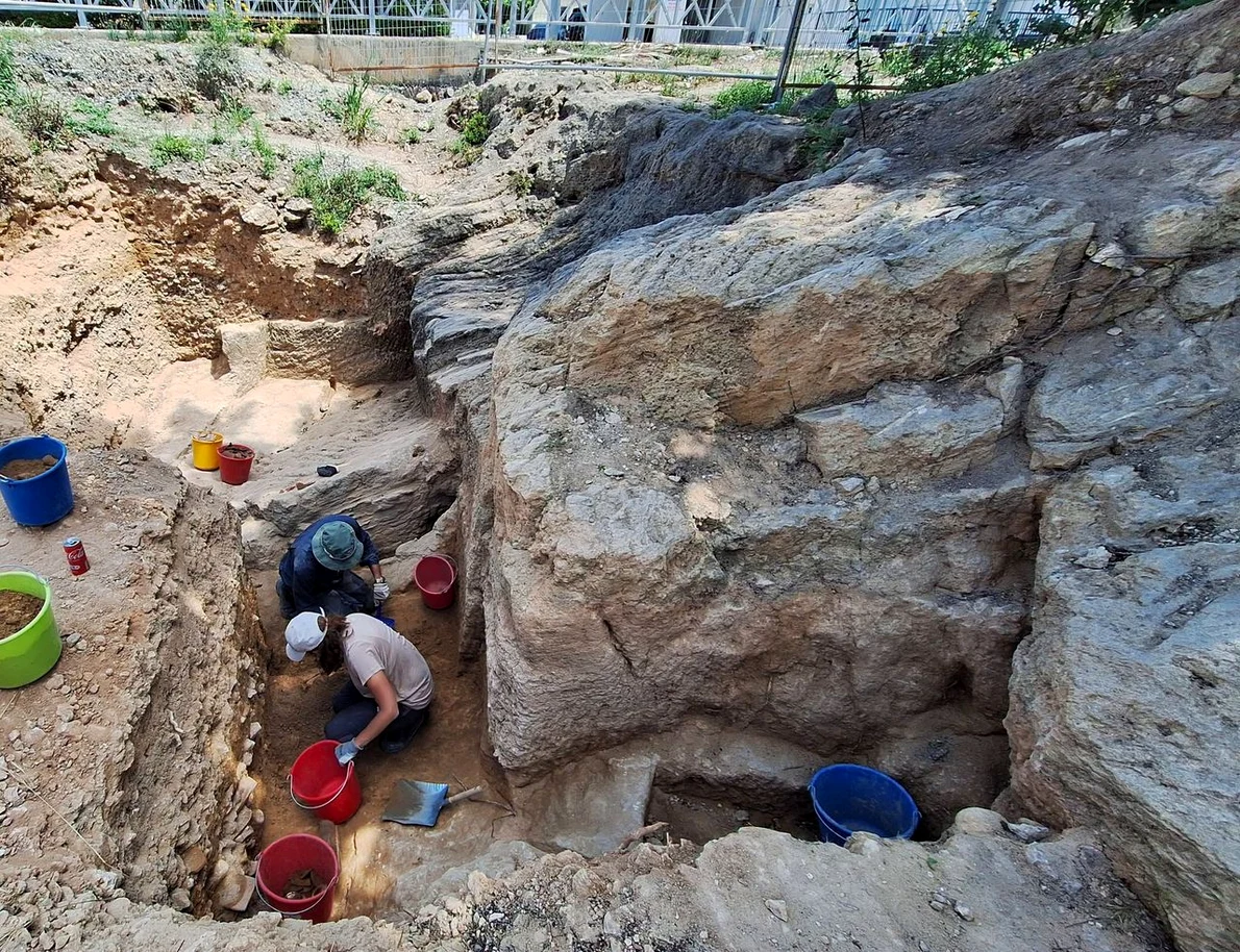 Descoperiri arheologice pe Dealul Fabrika din Kato Pafos (© Τμήμα Αρχαιοτήτων Κύπρου / Department of Antiquities Cyprus)