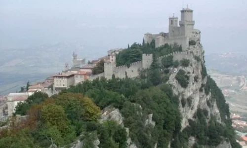 San Marino, atmosferă medievală şi turişti ruşi jpeg