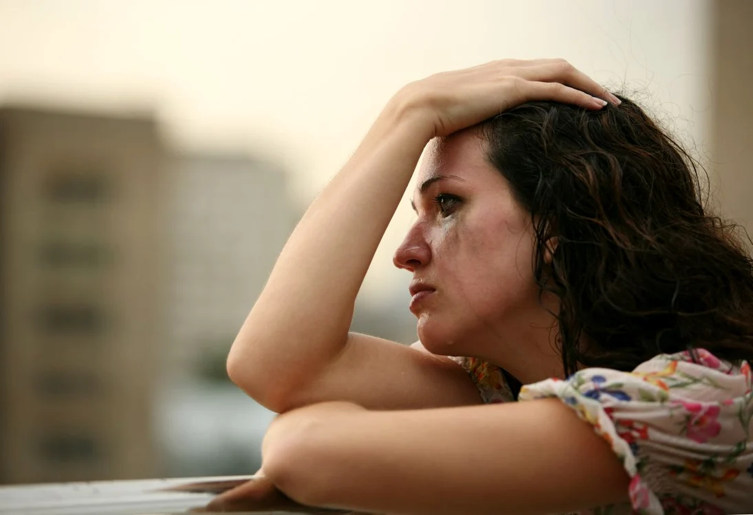 
    Femeia a fost în stare de şoc în momentul în care a aflat că s-a căsătorit cu propriul ei frate Sursă foto:Shutterstock  