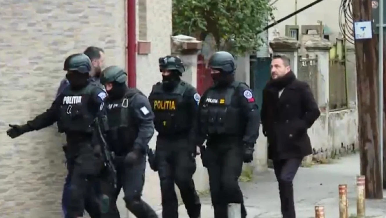 Bărbatul este încă baricadat în casă / foto: captura digi24