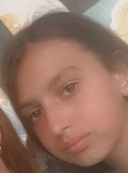 Fată de 13 ani, dată dispărută după ce a plecat de acasă şi nu a mai revenit. Este căutată de polițiști 