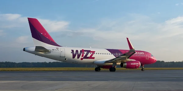 wizz 2654513 1280 jpg