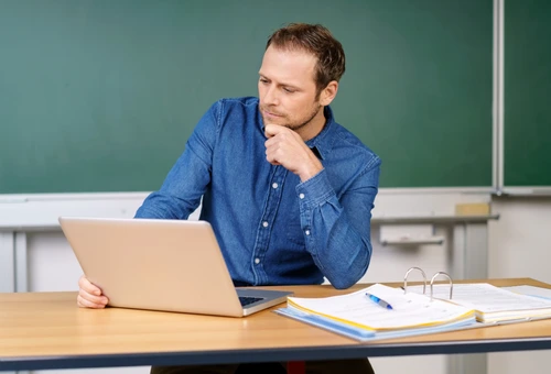 Puțini profesori români știu să utilizeze tehnologia în predarea la clasă Foto: Shutterstock