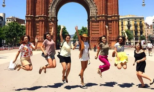 Carmen Negoiță a plecat la Barcelona cu verișoara ei jpeg