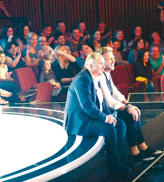 
    Juratul de la PRO TV a studiat atent lista de cumpărăturiFoto: BLITZ  