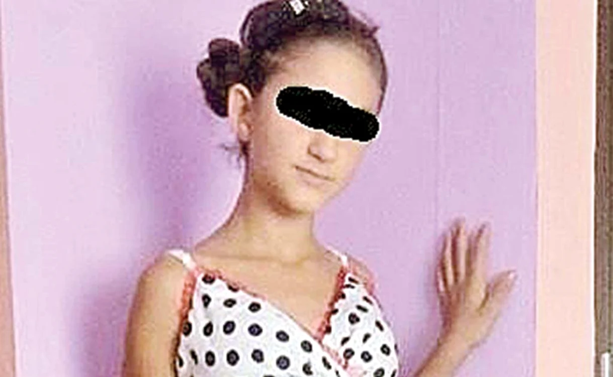 
    Iuliana, 14 ani,  are acum un  copil de şase luni  