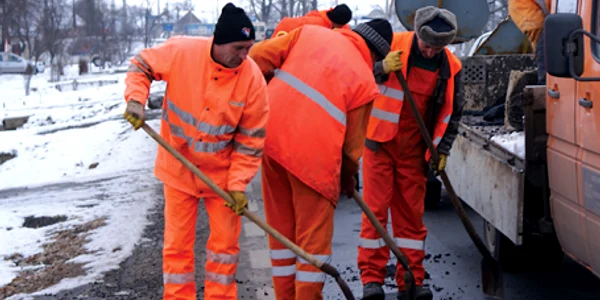 Muncitorii s-au întors în aceleaşi locuri pentru reparaţii