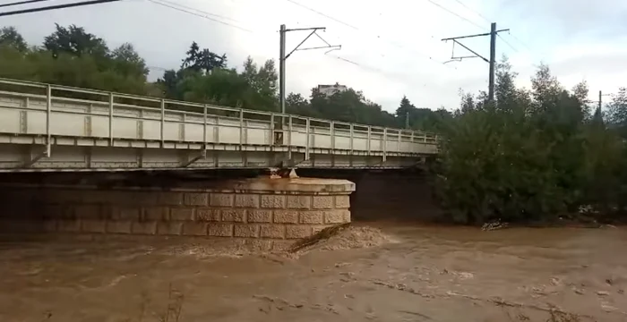 Râul Prahova după furtuna de sâmbătă noapte FOTO Captură Video/Facebook Oraşul Buşteni