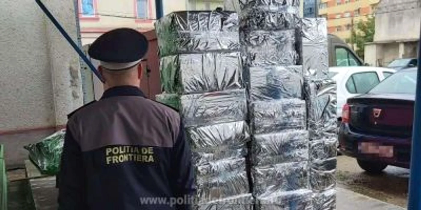 Peste 12.000 de pachete cu ţigări de contrabandă au fost confiscate. FOTO Poliţia de frontieră