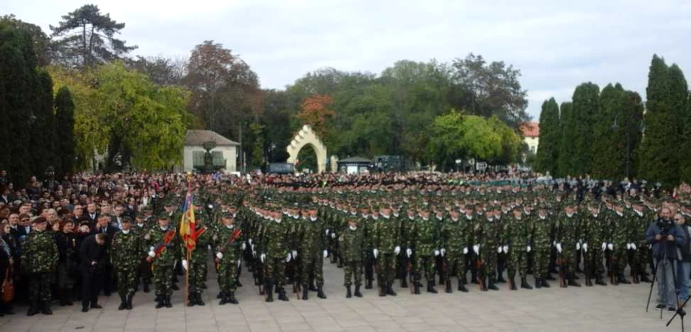 Peste o mie de militari au participat la ceremonia militară la Carei Foto. Alexandra Ardelean