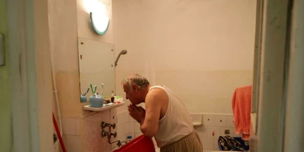 Craiovenii se spală la lighean