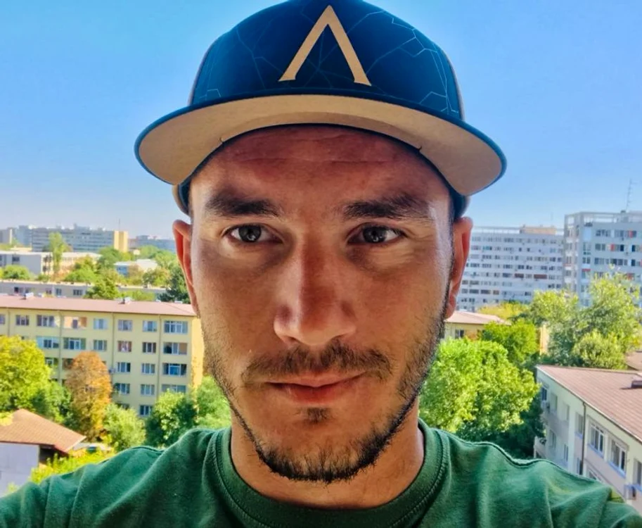 „Era din altă galaxie faţă de profesorii de liceu” – interviu cu regizorul Alex BRENDEA jpeg