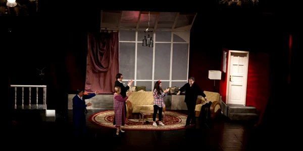Premieră la Teatrul de Stat Constanţa - Desculţ în parc