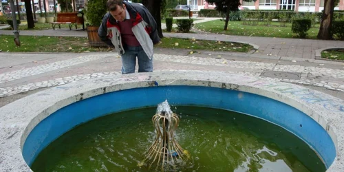Ţâşnitori fără noimă în Parcul Mitropoliei