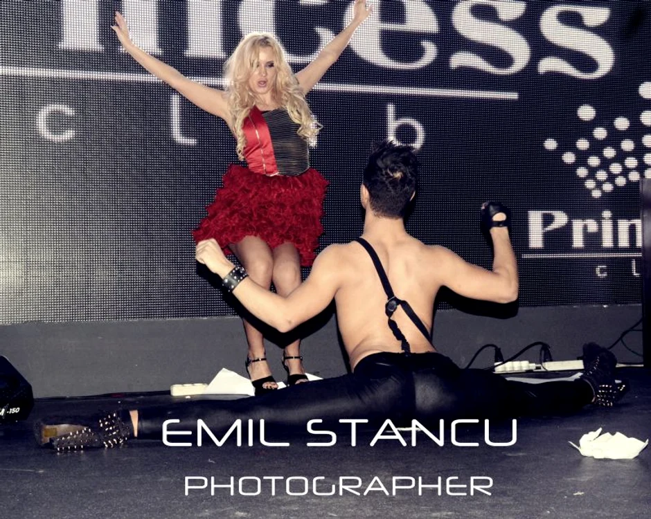 Simona Traşcă şi-a mai sărbătorit ziua de naştere o dată cu un stripper. (Foto: Emil Stancu)