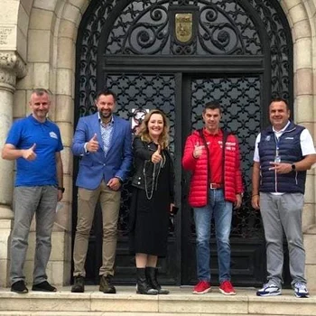 2 elena lasconi copilot de raliu campulung 500 pentru mihai leu ferrari 2 jpg jpeg