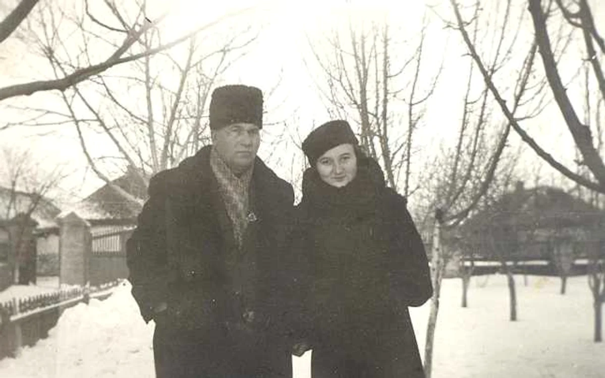 Ion Samoilă cu fiica Valentina. FOTO Arhiva personală a familiei Samoilă/ Valentin Dumitru