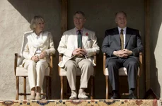 Prințul Karim Aga Kahn IV cu Camilla și Charles în Pakistan, 2006 GettyImages 72406412 jpg