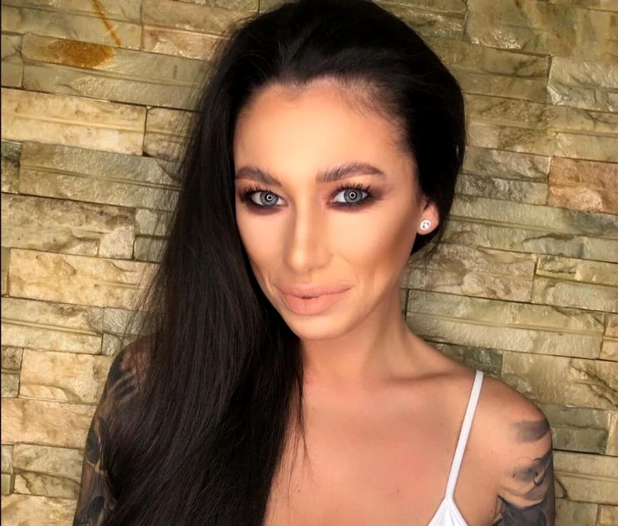 
    Roxana Vancea, după operația de rinoplastie Foto Facebook  