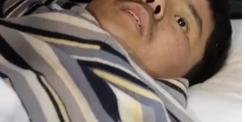 prizonier nord coreean in ucraina foto capttura YouTube 20 Minutes Frace png