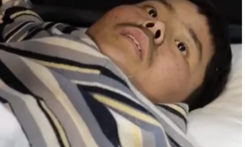 prizonier nord coreean in ucraina foto capttura YouTube 20 Minutes Frace png