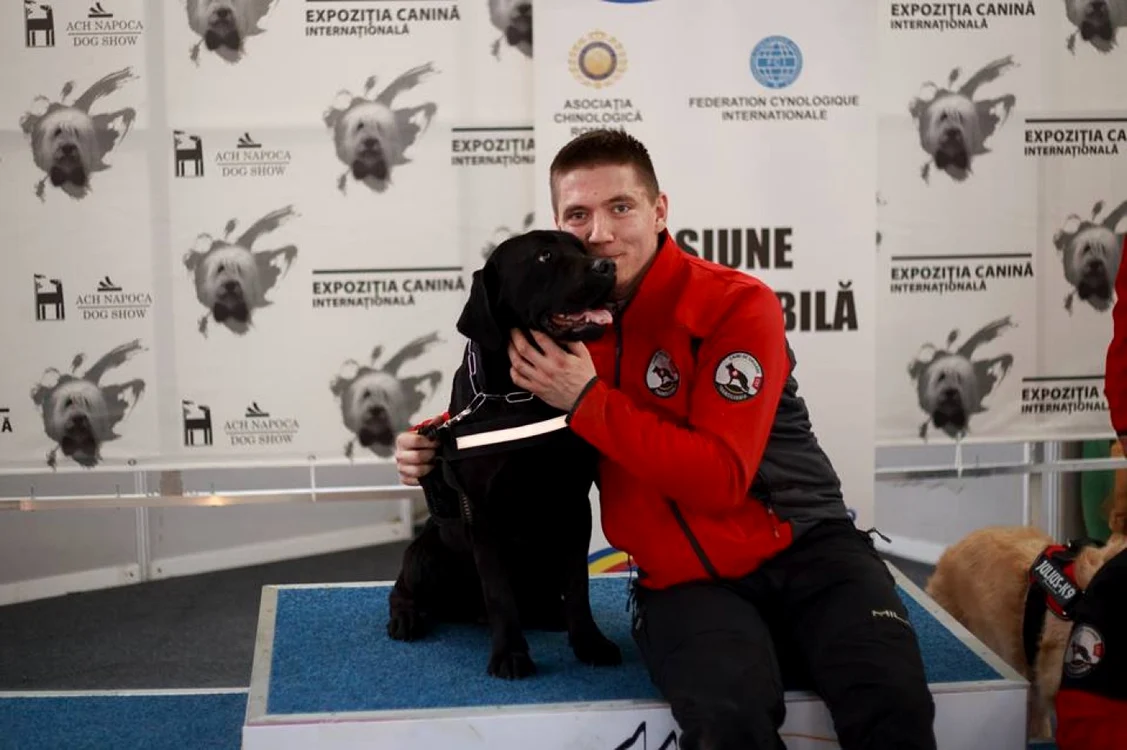 Mihai şi câinele său, Diesel FOTO: Asociaţia pentru Câini de Salvare Transilvania