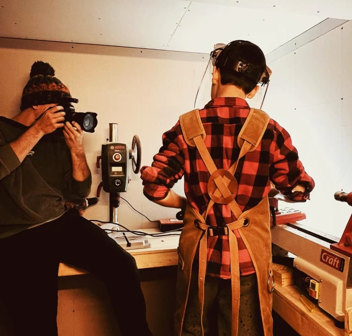 Băiatul de 12 ani  şi-a amenajat atelierul  în camera lui