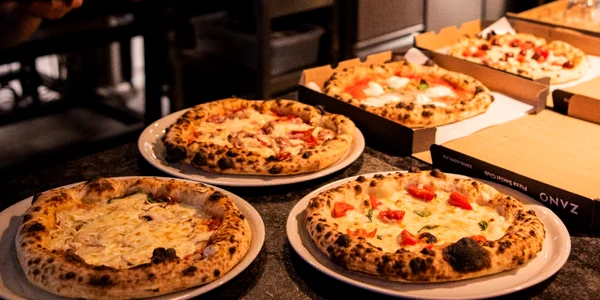 România are două pizzerii în prestigiosul ghid 50 Top Pizza Europa. Un local din Iași conduce clasamentul național pizza ZANO Iasi FOTO Facebook/Zano