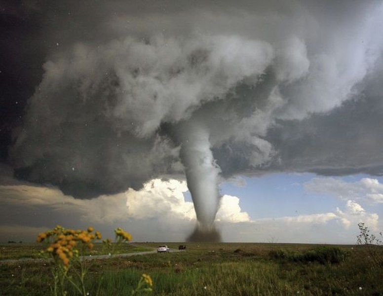 Fenomenele meteorologice extreme sunt mai frecvente, dar mai puțin mortale 